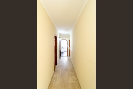 Casa para alugar com 302m², 4 quartos e 3 vagas Casa para alugar com 302m², 4 quartos e 3 vagasCorredor