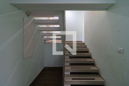 Escada de casa à venda com 2 quartos, 350m² em Alto da Lapa, São Paulo