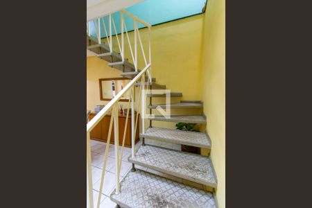 Escada de casa à venda com 3 quartos, 170m² em São Lucas, São Paulo