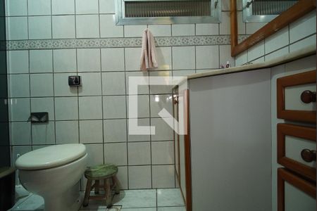 Banheiro de apartamento à venda com 2 quartos, 82m² em Navegantes, Porto Alegre