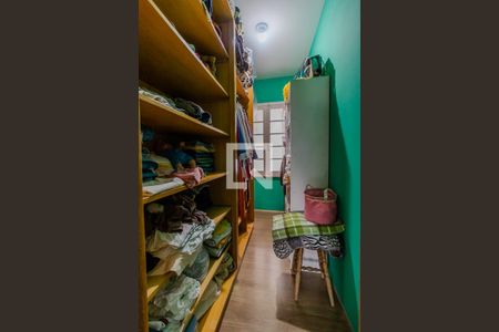 Quarto 1 -closet de casa para alugar com 2 quartos, 145m² em Espírito Santo, Porto Alegre