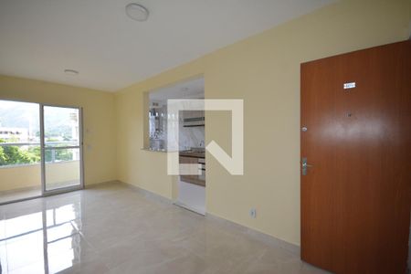 Sala de apartamento para alugar com 2 quartos, 60m² em Jardim Sulacap, Rio de Janeiro