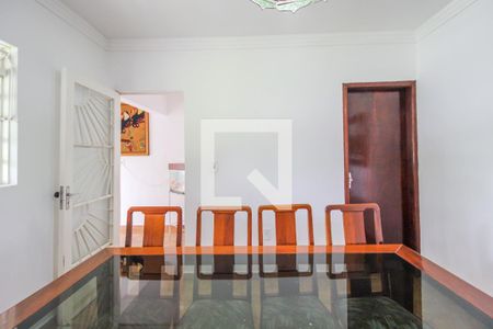 Casa à venda com 5400m², 4 quartos e 5 vagas Casa à venda com 5400m², 4 quartos e 5 vagasSala