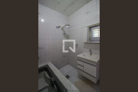 Casa à venda com 5400m², 4 quartos e 5 vagas Casa à venda com 5400m², 4 quartos e 5 vagasBanheiro