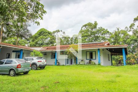 Casa à venda com 5400m², 4 quartos e 5 vagas Casa à venda com 5400m², 4 quartos e 5 vagasQuintal