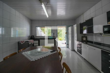 Casa à venda com 5400m², 4 quartos e 5 vagas Casa à venda com 5400m², 4 quartos e 5 vagasCozinha