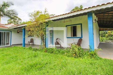 Casa à venda com 5400m², 4 quartos e 5 vagas Casa à venda com 5400m², 4 quartos e 5 vagasFachada