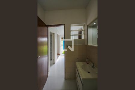 Casa à venda com 5400m², 4 quartos e 5 vagas Casa à venda com 5400m², 4 quartos e 5 vagasBanheiro 2