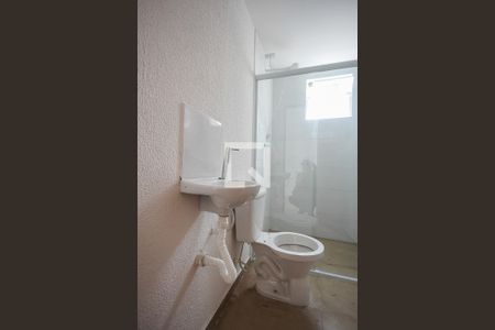 Banheiro de apartamento para alugar com 1 quarto, 43m² em Parque Pinheiros, Taboão da Serra