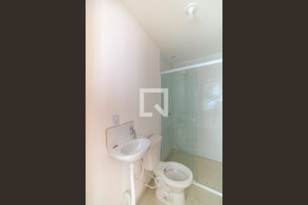 Banheiro de kitnet/studio para alugar com 1 quarto, 43m² em Parque Pinheiros, Taboão da Serra