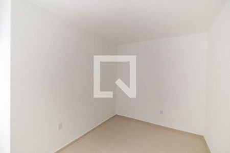 Sala de kitnet/studio para alugar com 1 quarto, 43m² em Parque Pinheiros, Taboão da Serra