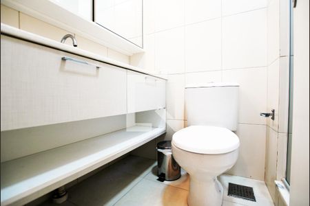 Banheiro da Suíte de apartamento para alugar com 2 quartos, 58m² em Camaquã, Porto Alegre