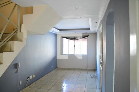 Sala de casa de condomínio para alugar com 2 quartos, 67m² em Jardim Petropolis, Cotia