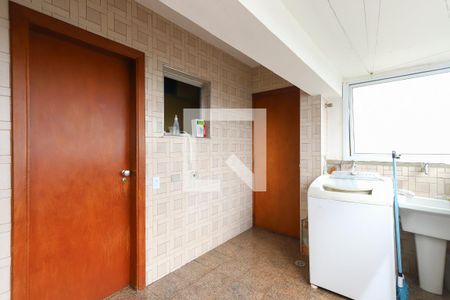 Apartamento à venda com 219m², 4 quartos e 4 vagas Apartamento à venda com 219m², 4 quartos e 4 vagasLavanderia