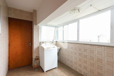 Apartamento à venda com 219m², 4 quartos e 4 vagas Apartamento à venda com 219m², 4 quartos e 4 vagasLavanderia