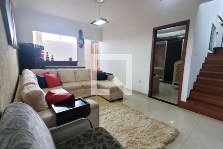 Sala de TV de casa à venda com 3 quartos, 300m² em Campo Alto, Contagem