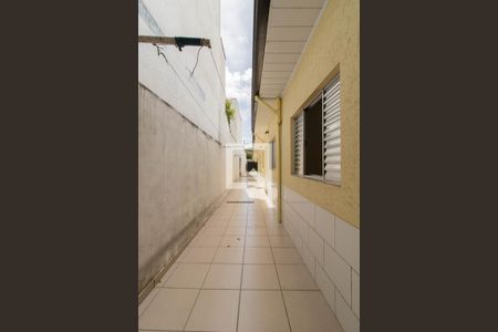 Casa à venda com 240m², 4 quartos e 1 vaga Casa à venda com 240m², 4 quartos e 1 vagaCorredor Lateral - Casa 2