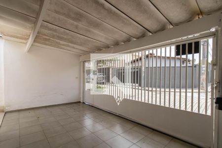 Casa à venda com 240m², 4 quartos e 1 vaga Casa à venda com 240m², 4 quartos e 1 vagaGaragem