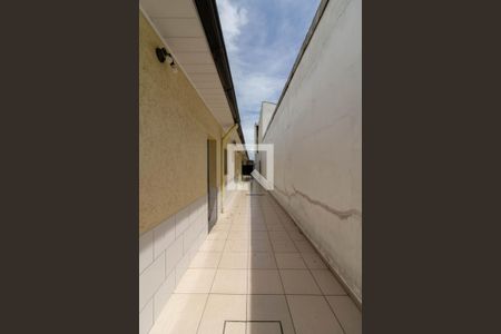 Casa à venda com 240m², 4 quartos e 1 vaga Casa à venda com 240m², 4 quartos e 1 vagaCorredor Lateral - Casa 2