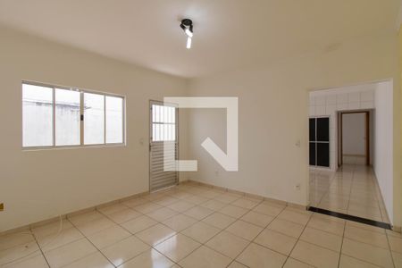 Casa à venda com 240m², 4 quartos e 1 vaga Casa à venda com 240m², 4 quartos e 1 vagaSala - Casa 2
