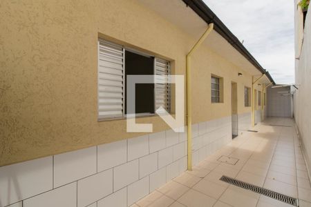 Casa à venda com 240m², 4 quartos e 1 vaga Casa à venda com 240m², 4 quartos e 1 vagaCorredor Lateral - Casa 2