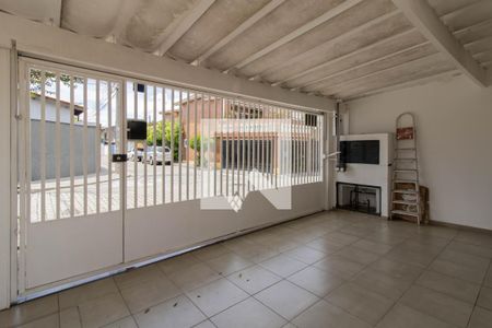 Casa à venda com 240m², 4 quartos e 1 vaga Casa à venda com 240m², 4 quartos e 1 vagaGaragem