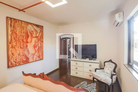 Casa à venda com 400m², 5 quartos e 4 vagas Casa à venda com 400m², 5 quartos e 4 vagasQuarto 5 Suite