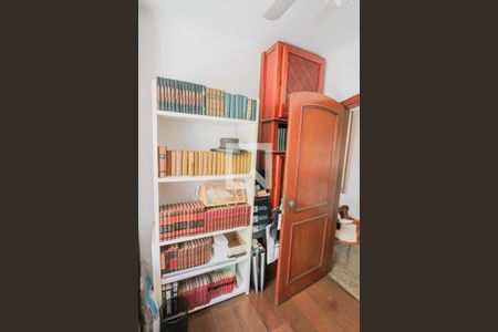 Casa à venda com 400m², 5 quartos e 4 vagas Casa à venda com 400m², 5 quartos e 4 vagasQuarto 3