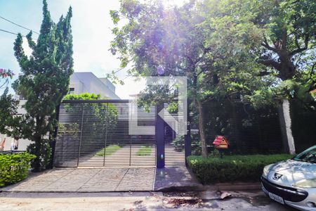 Casa à venda com 400m², 5 quartos e 4 vagas Casa à venda com 400m², 5 quartos e 4 vagasFachada