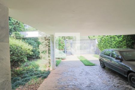 Casa à venda com 400m², 5 quartos e 4 vagas Casa à venda com 400m², 5 quartos e 4 vagasGaragem