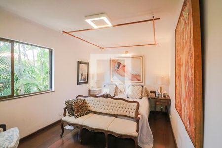 Casa à venda com 400m², 5 quartos e 4 vagas Casa à venda com 400m², 5 quartos e 4 vagasQuarto 5 Suite