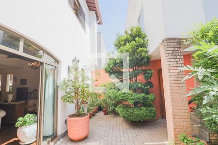 Casa à venda com 400m², 5 quartos e 4 vagas Casa à venda com 400m², 5 quartos e 4 vagasQuintal