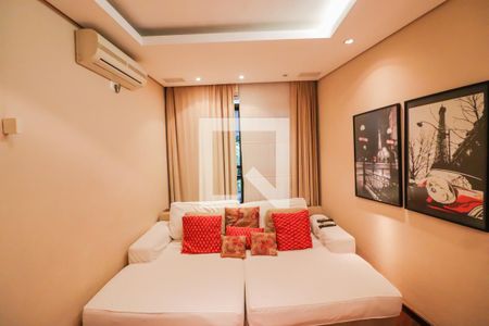 Casa à venda com 400m², 5 quartos e 4 vagas Casa à venda com 400m², 5 quartos e 4 vagasSala TV