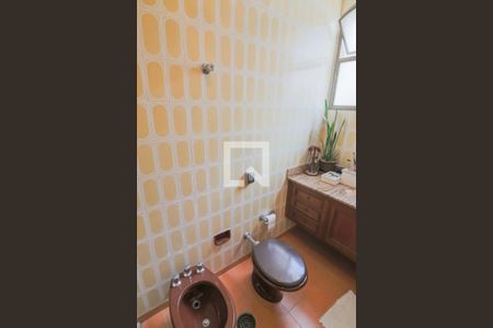 Casa à venda com 400m², 5 quartos e 4 vagas Casa à venda com 400m², 5 quartos e 4 vagasBanheiro Social