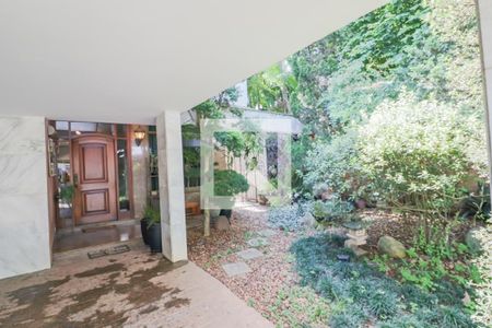 Casa à venda com 400m², 5 quartos e 4 vagas Casa à venda com 400m², 5 quartos e 4 vagasGaragem