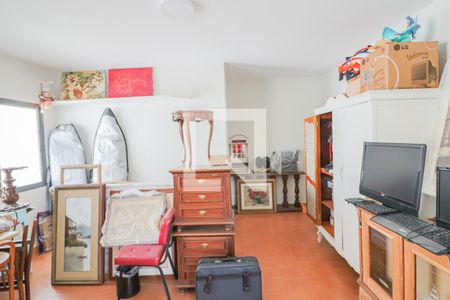 Casa à venda com 400m², 5 quartos e 4 vagas Casa à venda com 400m², 5 quartos e 4 vagasSalão Edicula