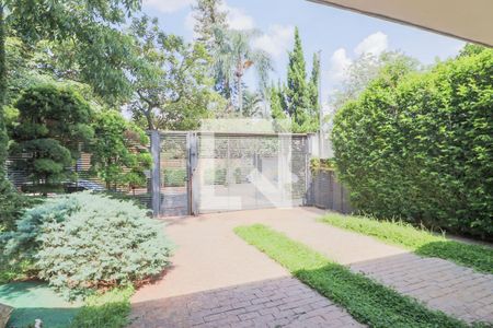 Casa à venda com 400m², 5 quartos e 4 vagas Casa à venda com 400m², 5 quartos e 4 vagasGaragem