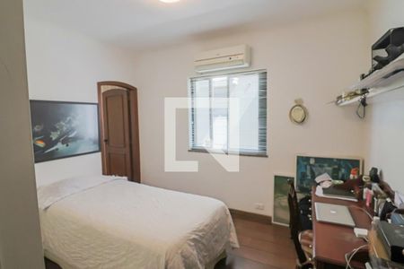 Casa à venda com 400m², 5 quartos e 4 vagas Casa à venda com 400m², 5 quartos e 4 vagasQuarto 4 Suite