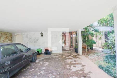 Casa à venda com 400m², 5 quartos e 4 vagas Casa à venda com 400m², 5 quartos e 4 vagasGaragem