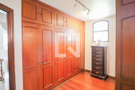 Casa à venda com 400m², 5 quartos e 4 vagas Casa à venda com 400m², 5 quartos e 4 vagasQuarto 5 Suite