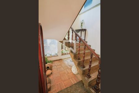 Casa à venda com 400m², 5 quartos e 4 vagas Casa à venda com 400m², 5 quartos e 4 vagasEscadas