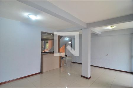 Casa à venda com 3 quartos, 264m² em Rio Branco, Canoas