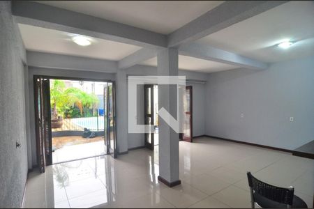 Sala de casa à venda com 3 quartos, 264m² em Rio Branco, Canoas