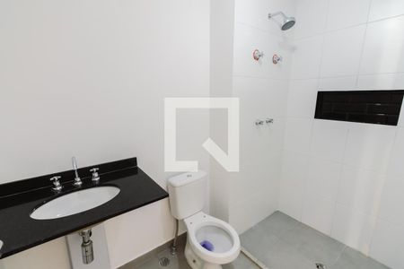 Banheiro de kitnet/studio para alugar com 1 quarto, 26m² em Perdizes, São Paulo