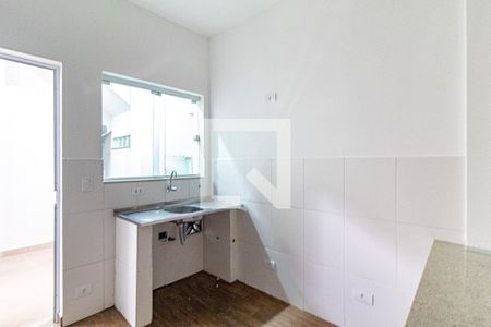 Cozinha de apartamento para alugar com 1 quarto, 50m² em Cidade dos Bandeirantes, São Paulo