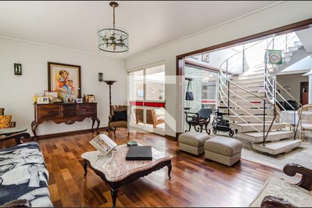 Sala de estar de casa à venda com 5 quartos, 530m² em Vila Madalena, São Paulo