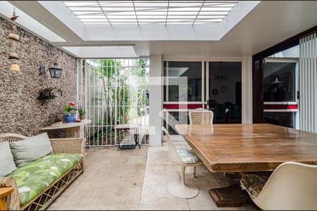 Varanda de casa para alugar com 5 quartos, 530m² em Vila Madalena, São Paulo