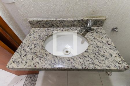 Lavabo de casa de condomínio para alugar com 2 quartos, 96m² em Vila Ré, São Paulo