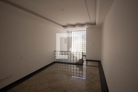 Sala de casa à venda com 4 quartos, 600m² em Olaria, Rio de Janeiro