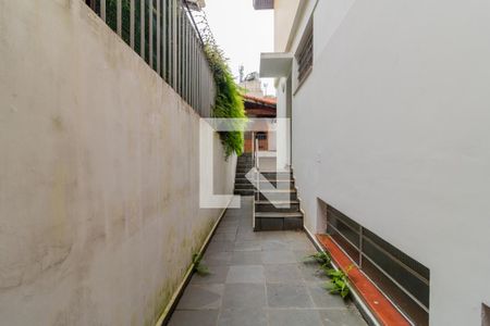 Casa para alugar com 165m², 4 quartos e 2 vagas Casa para alugar com 165m², 4 quartos e 2 vagasCorredor Lateral